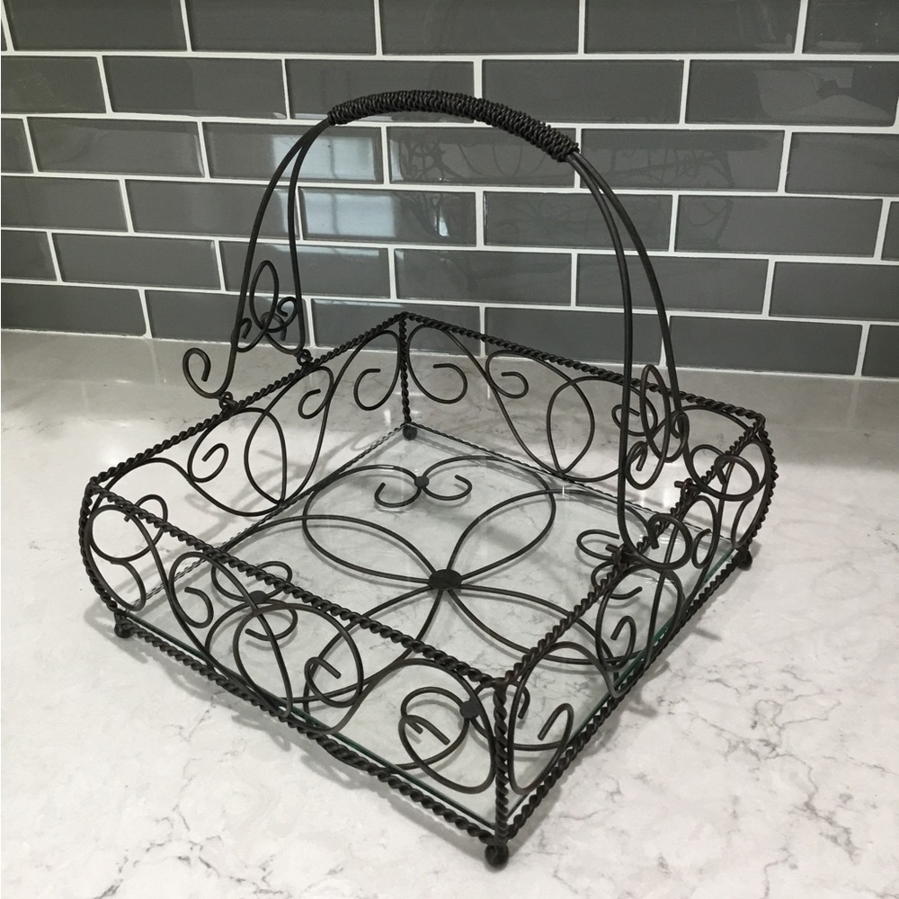 Southern Living at Hime Jamestown Centerpiece
